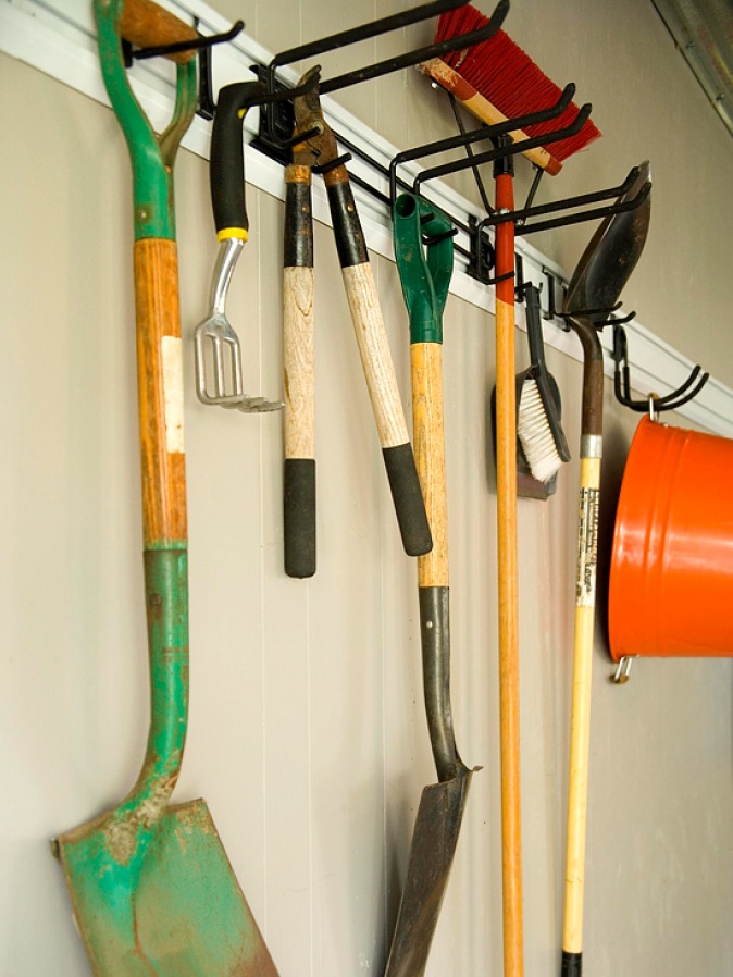 Easy And Inexpensive Diy Garden Tool Storage Ideas