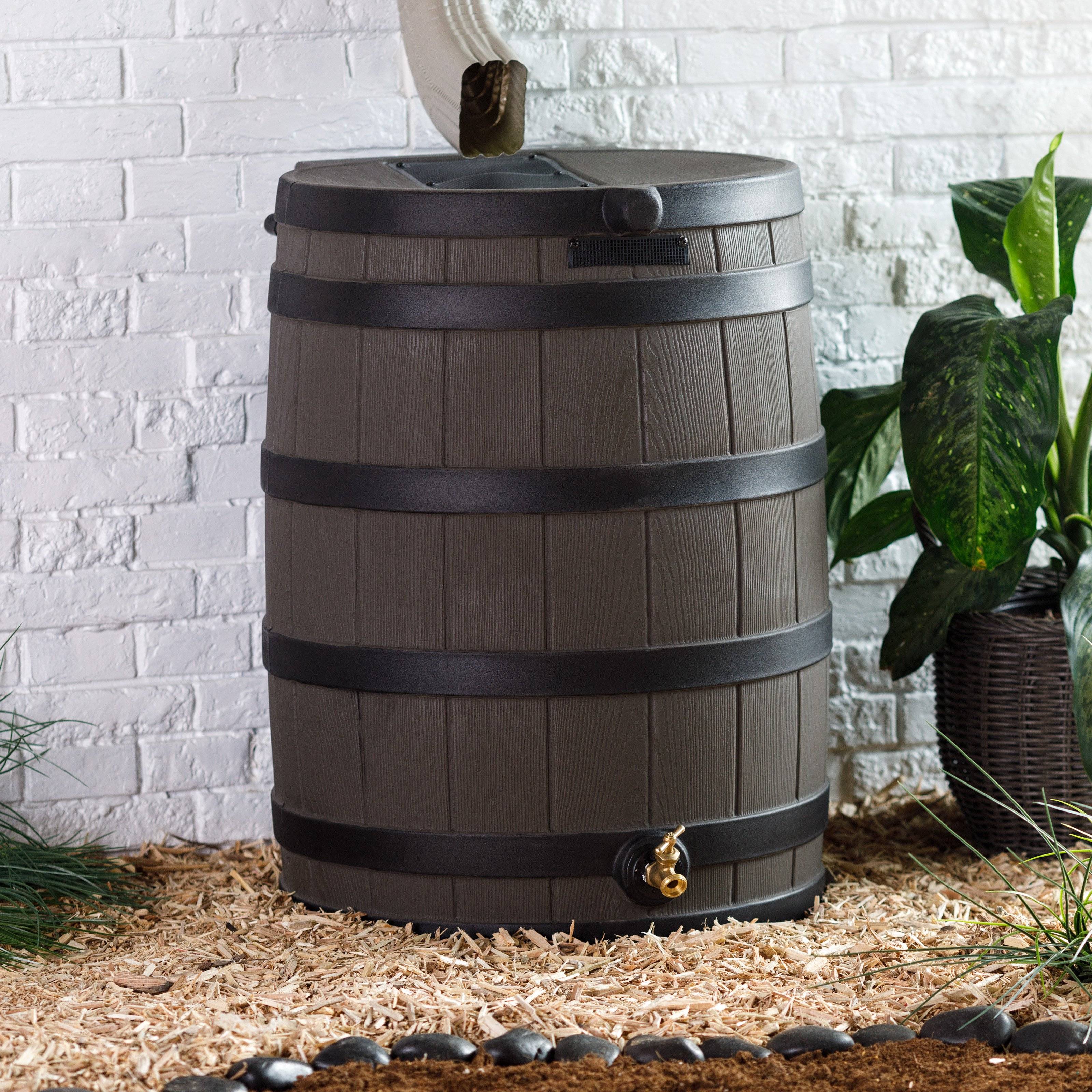This Budget Friendly Rain Barrel Idea