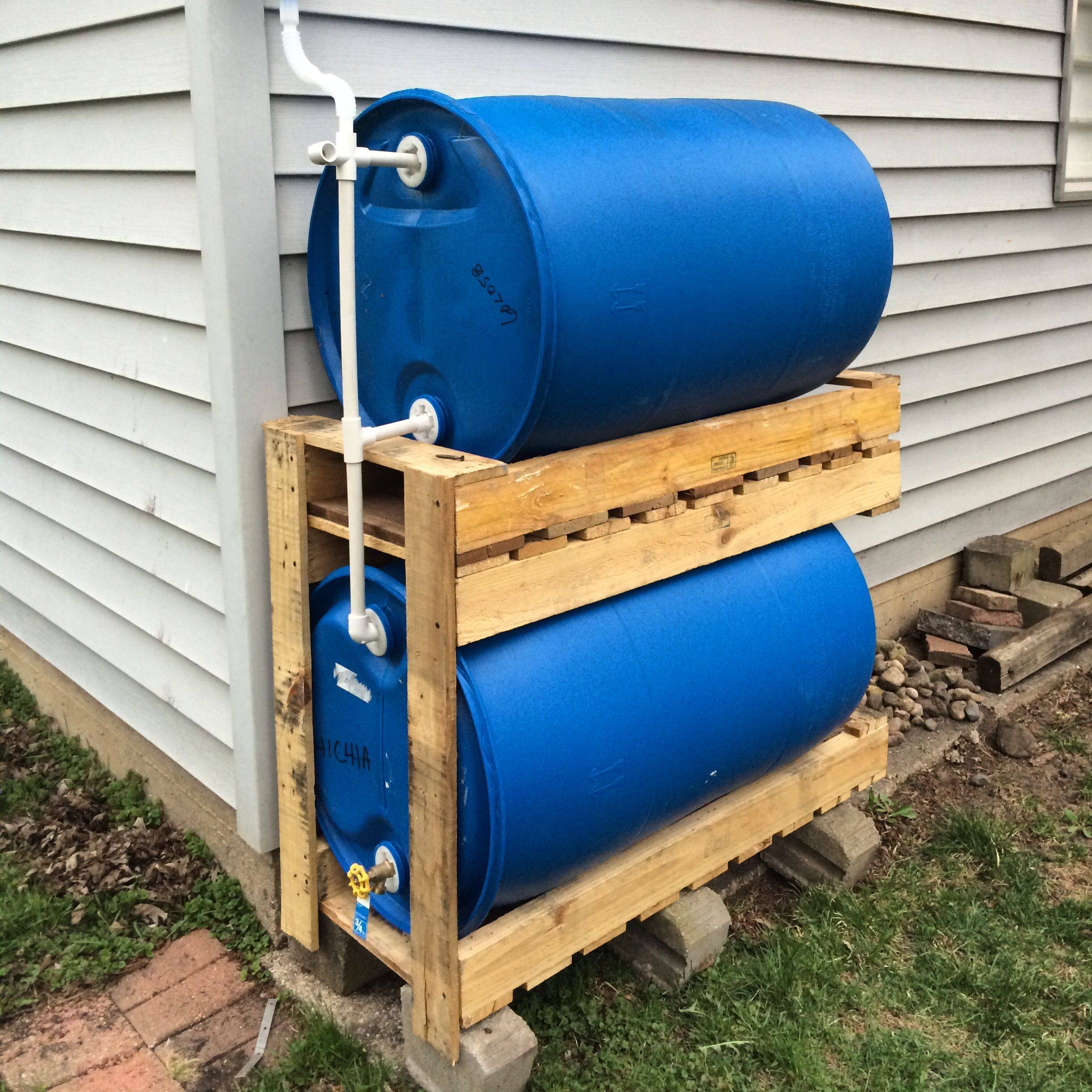 This Budget Friendly Rain Barrel Idea