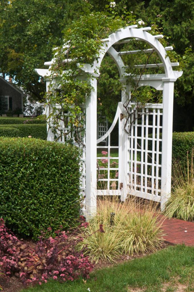 Arched Square Lattice Wood Vine Trellis