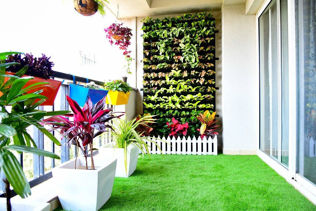 Vertical Living Wall Balcony Decoration