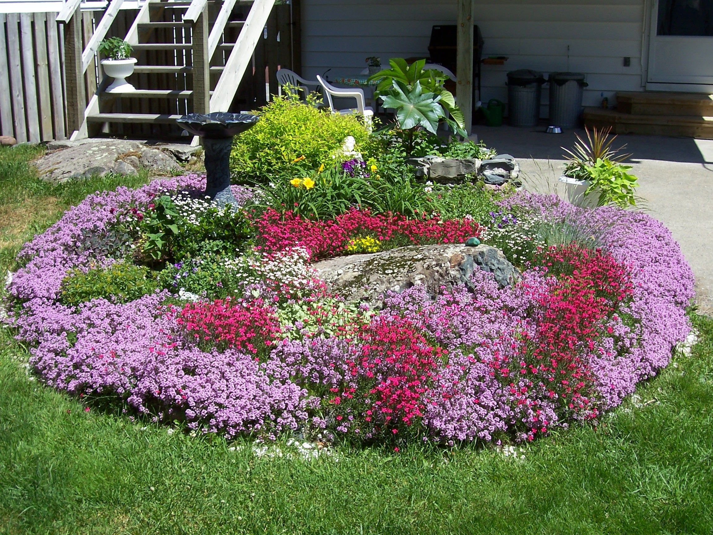 Beautiful Front Yard Rock Garden Landscaping Design Ideas