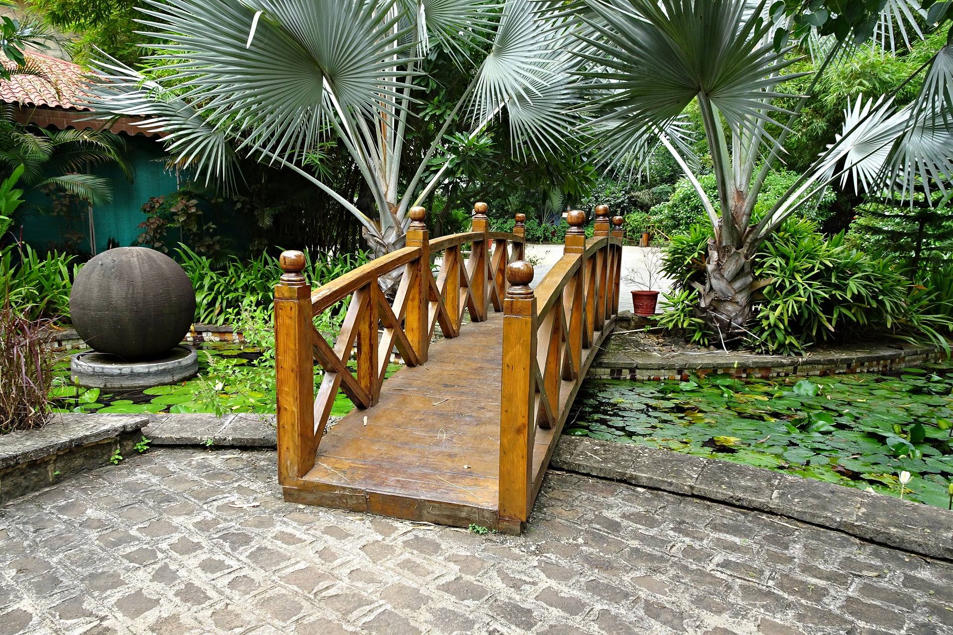 Large Oriental Wooden Foot Bridge Garden Outdoor Stream Pond Ornamental
