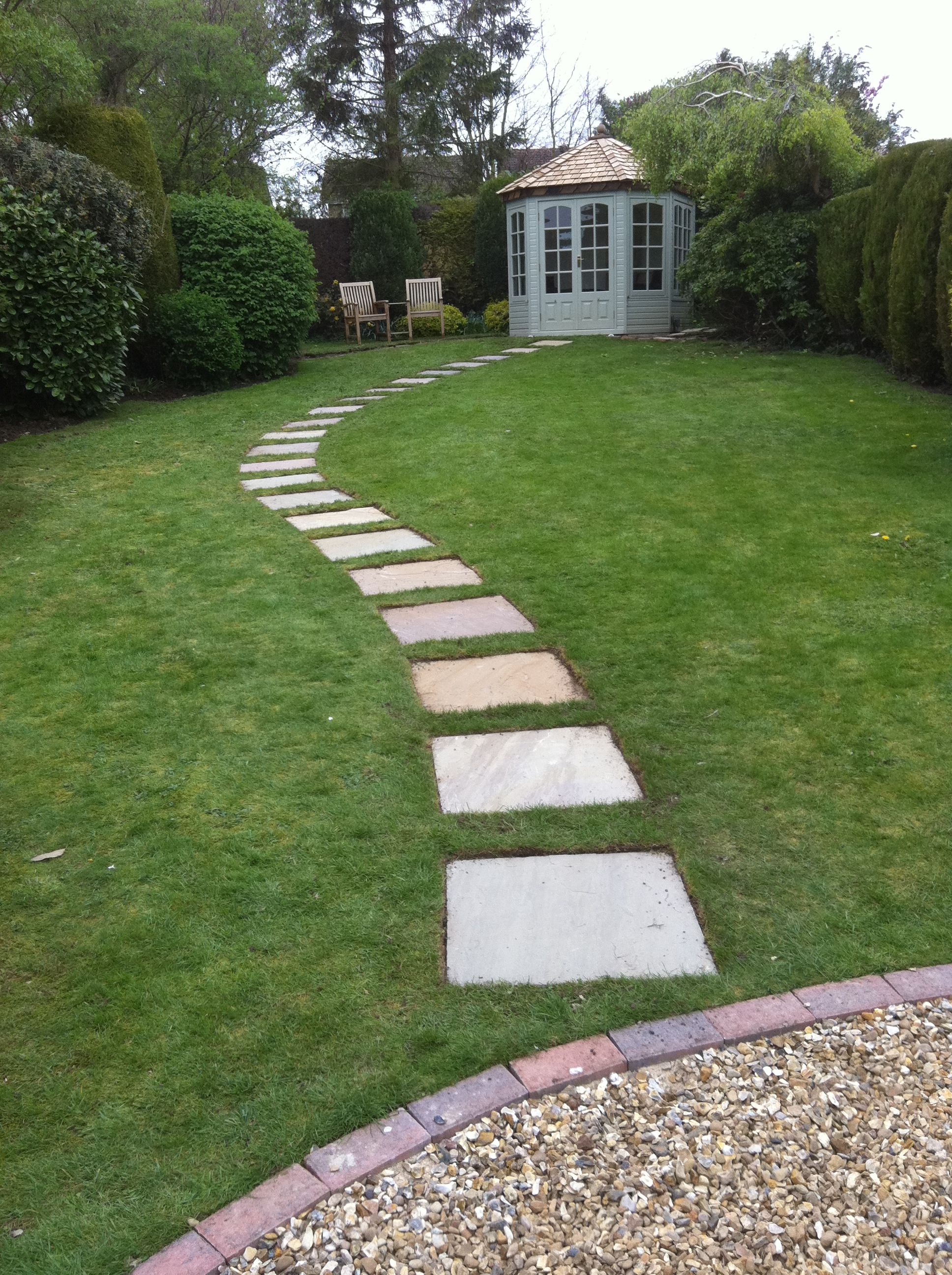 A Steppingstone Path Style Souffle Garden Stepping