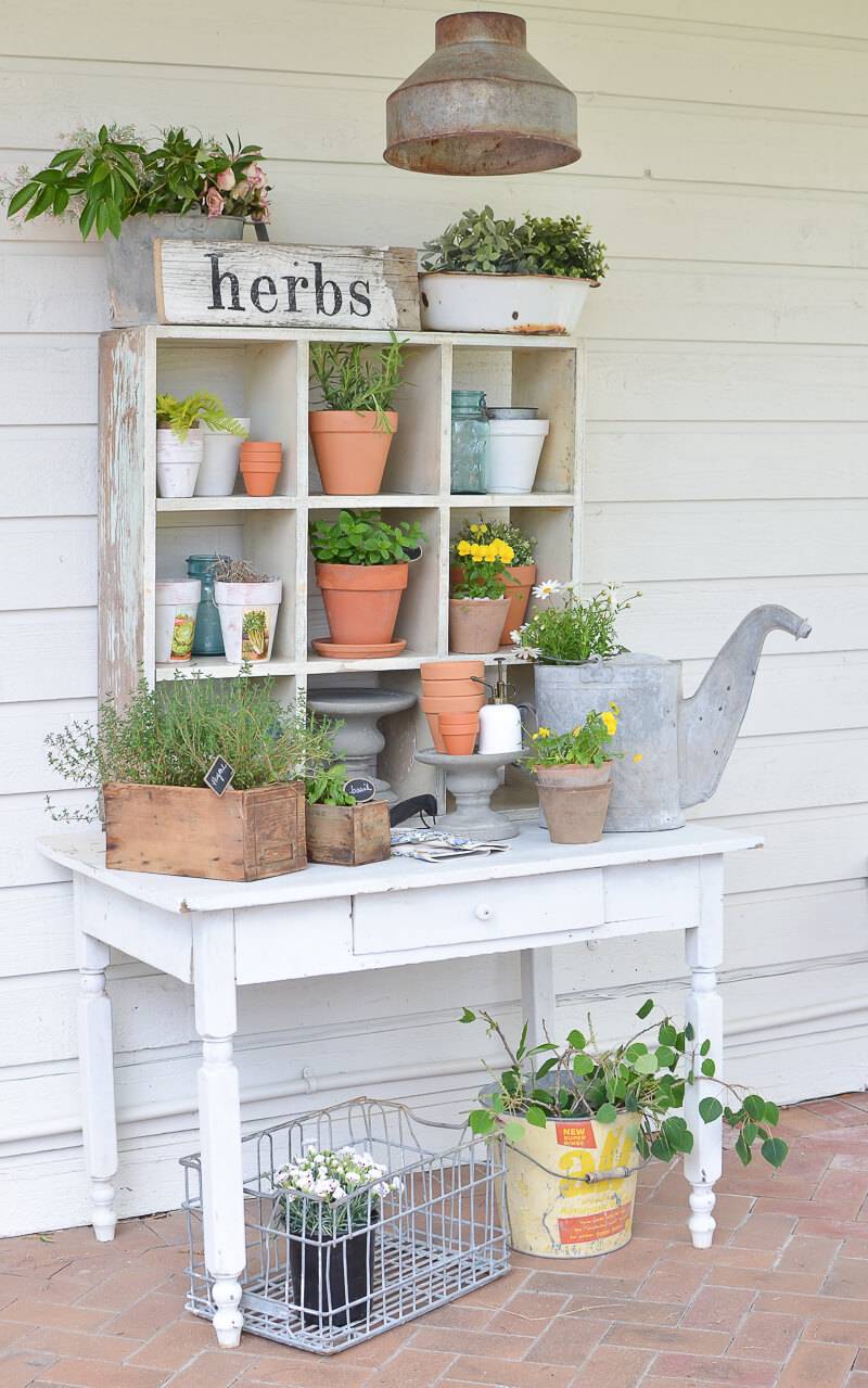 Outdoor Garden Potting Bench Design Ideas
