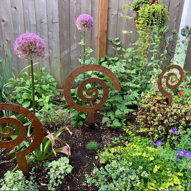 Spiral Garden Stake Steel Garden Decor Planter Edge