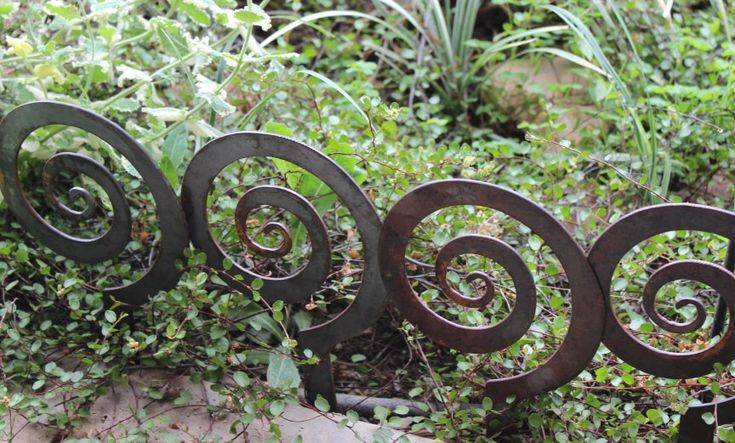 Spiral Garden Stake Garden Ornament Yard Art Metal Spiral