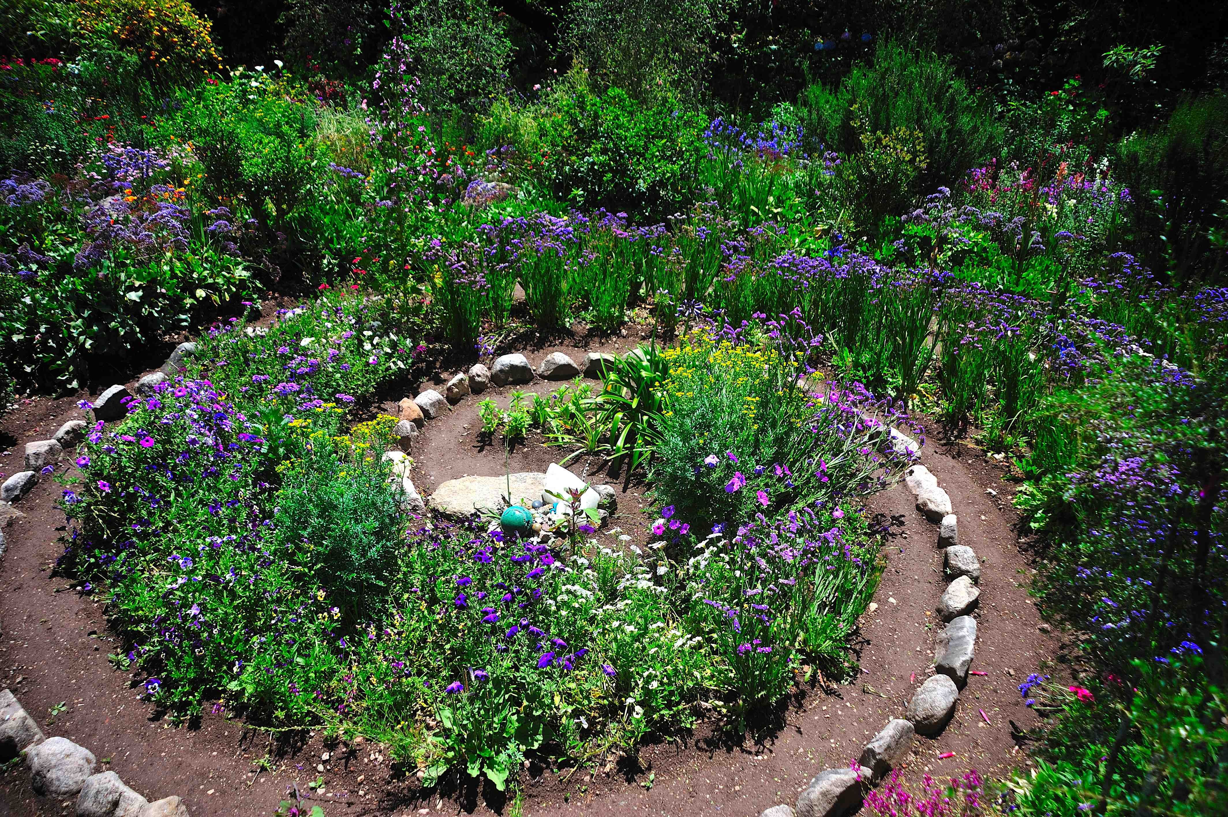Inspiring Spiral Gardens