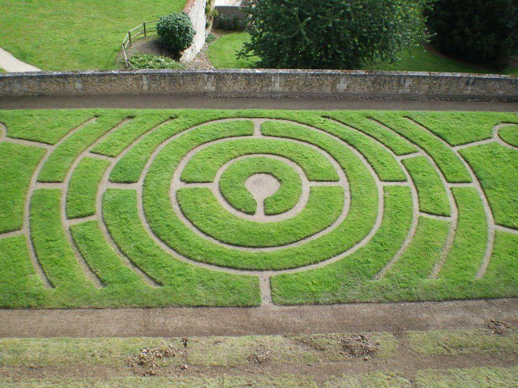 Amazing Small Garden Labyrinth
