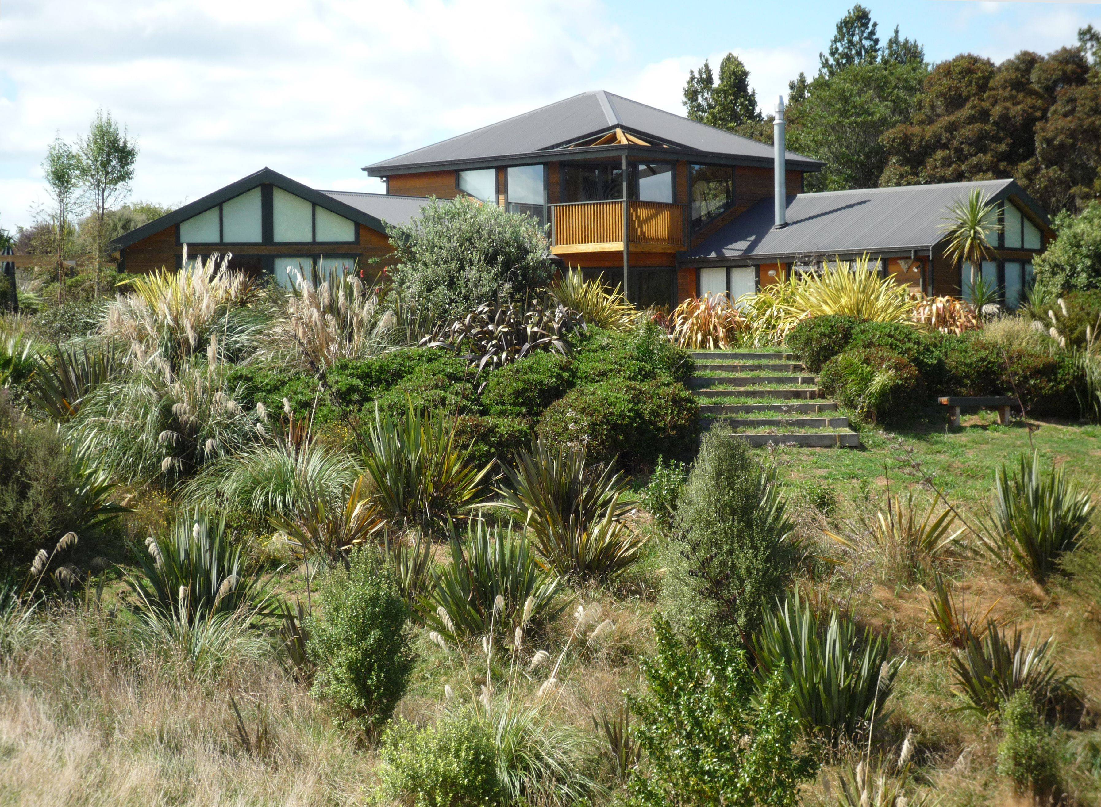 A Formal New Zealand Garden