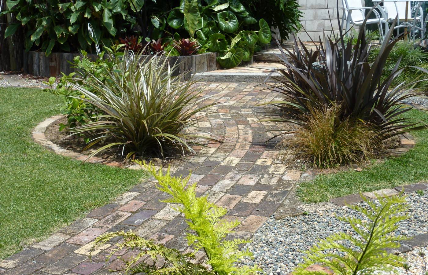 A Formal New Zealand Garden