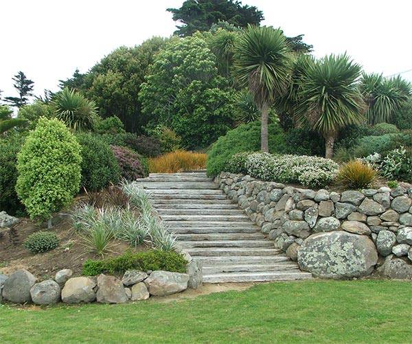 A Formal New Zealand Garden