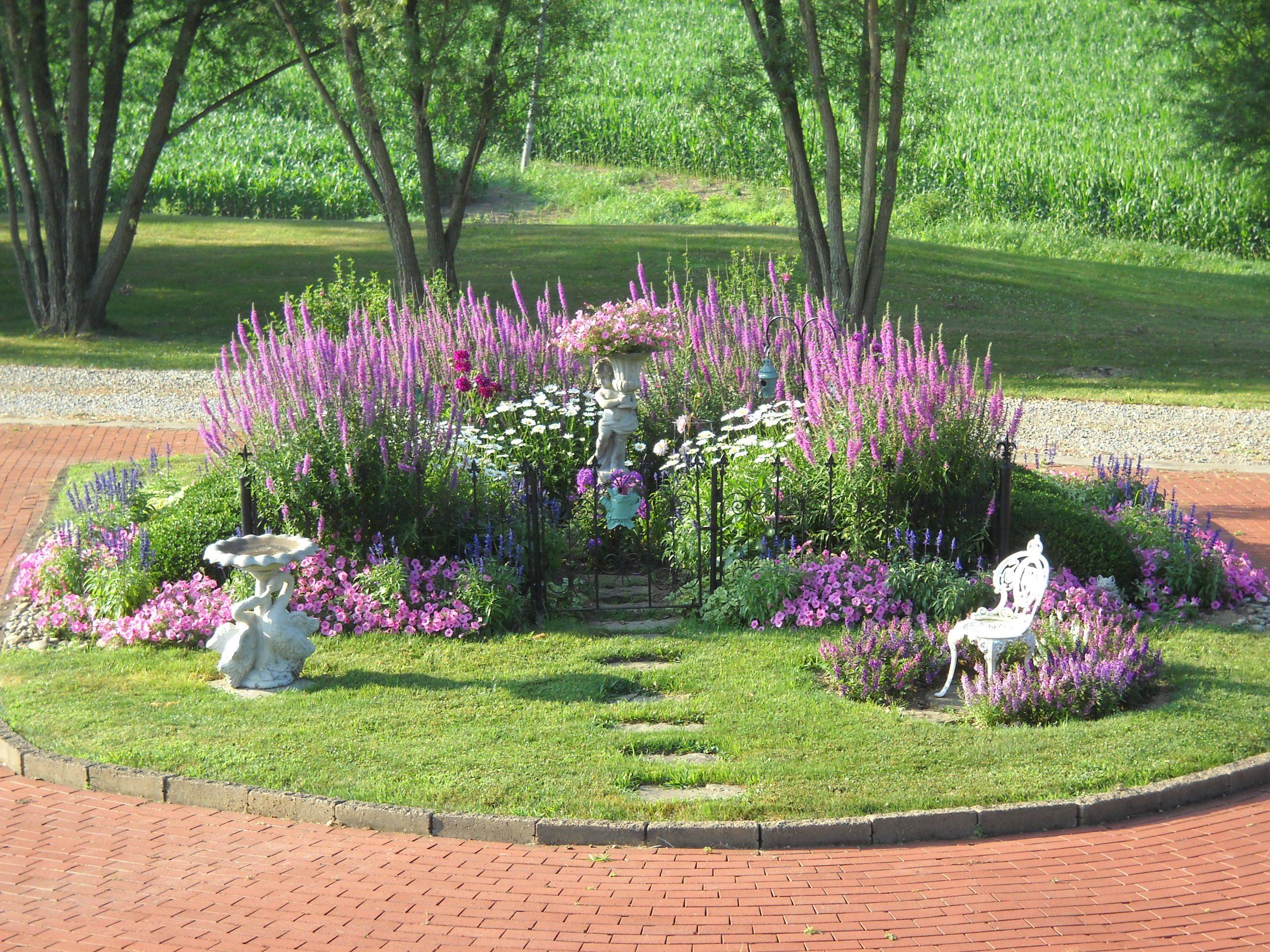 English Cottage Gardens
