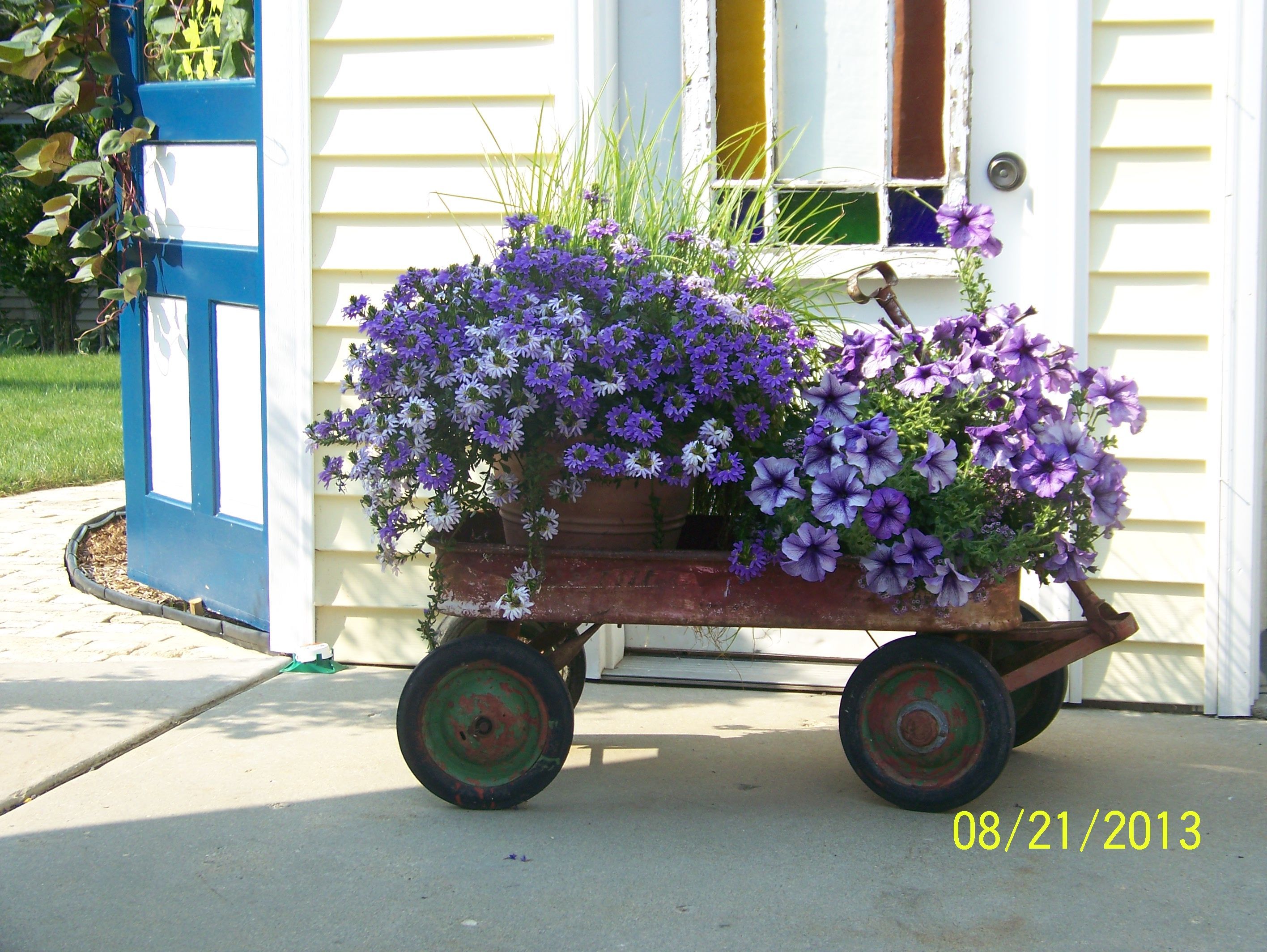 Beautiful Gardens Flower Cart
