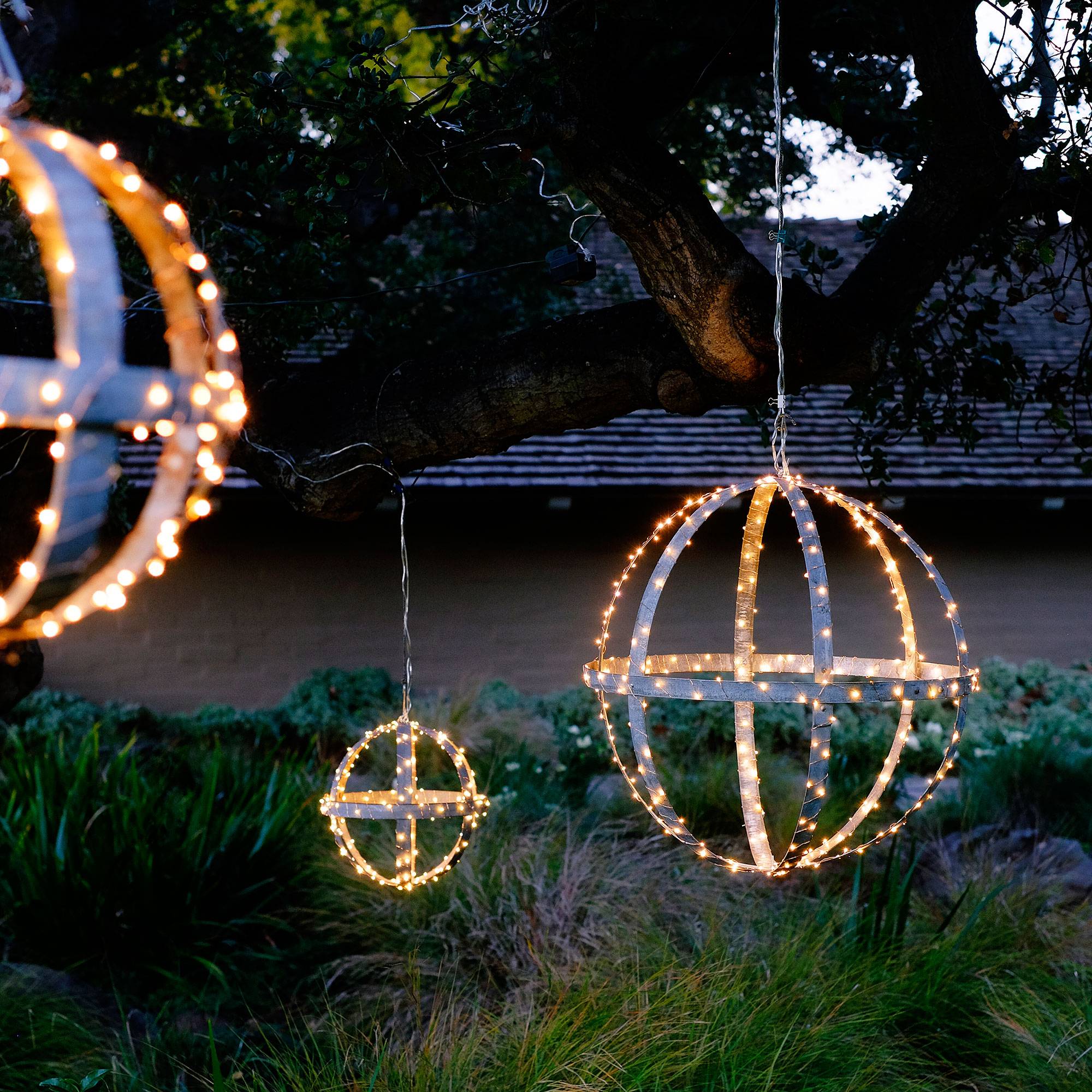 Best Outdoor Christmas Tree Decorations