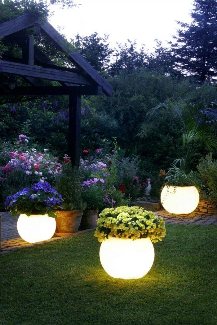 Stunning Solar Garden Decoration Ideas