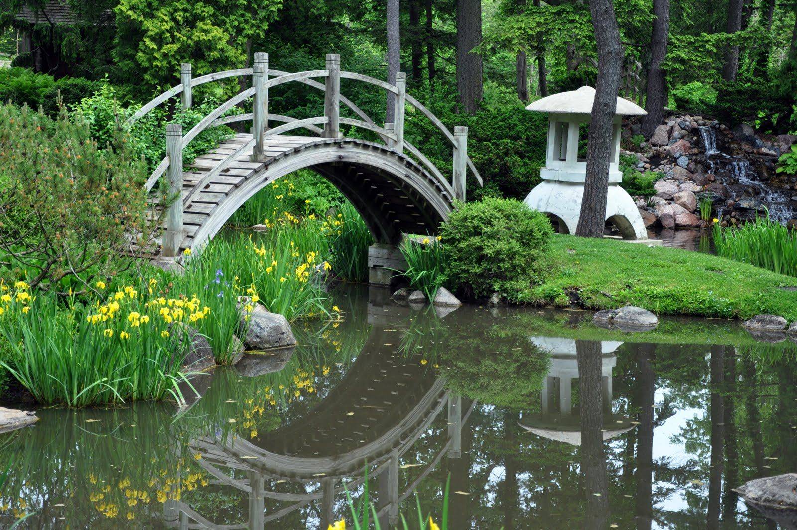 Dreamy And Delightful Garden Bridge Ideas Homeasterncom Garden
