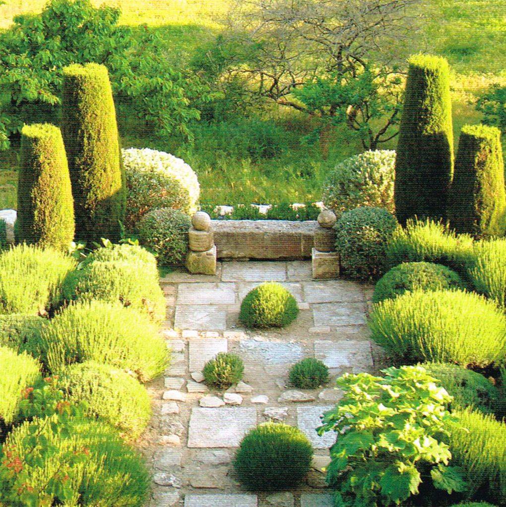 Louve Provence Garden