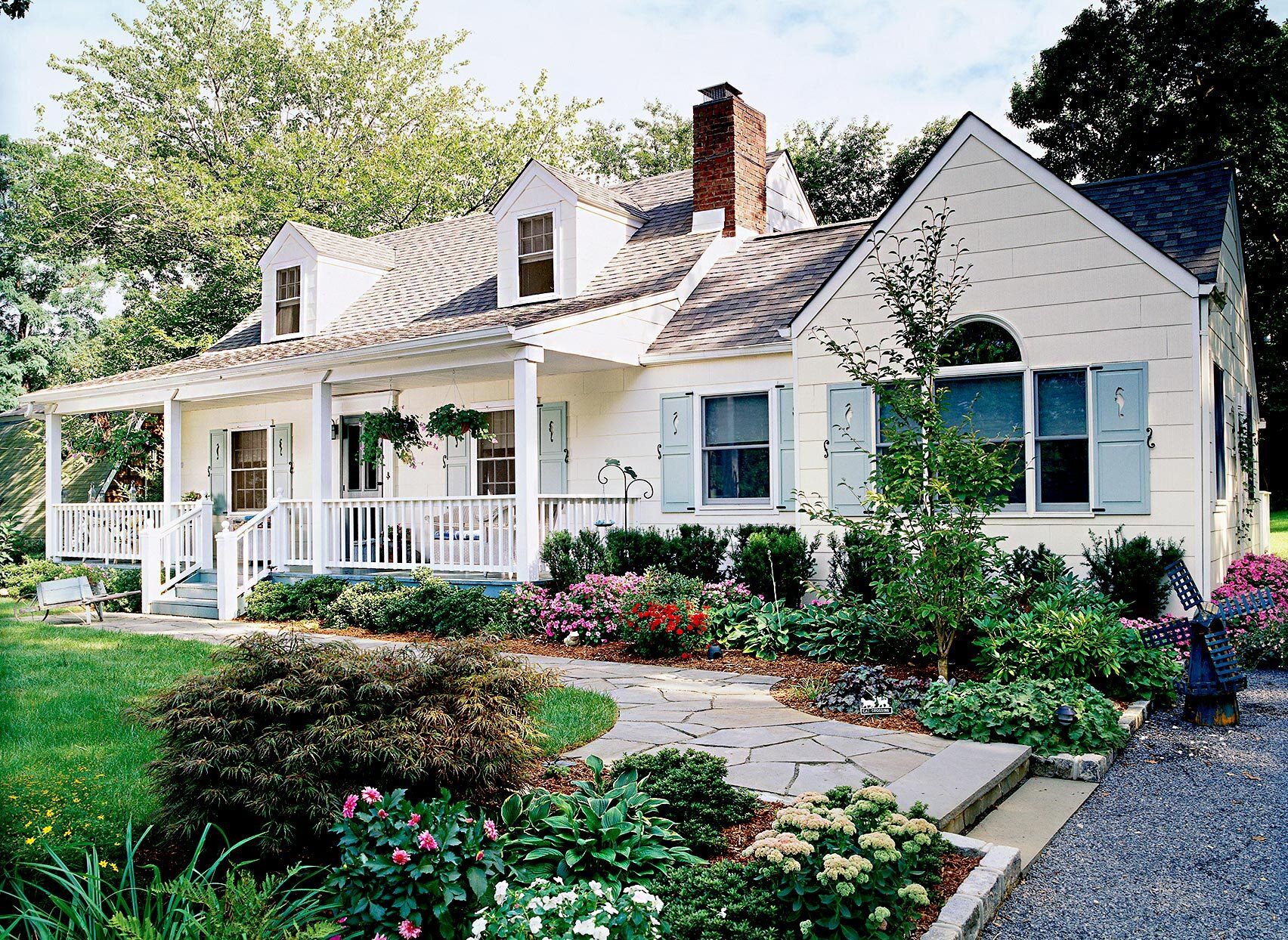 Coastal Cape Cod Beach Style Front Yard Landscaping Design