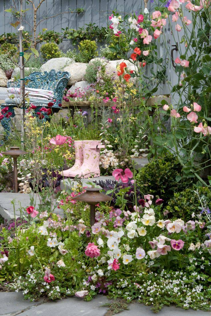 Beautyful And Creative Flower Bed Ideas